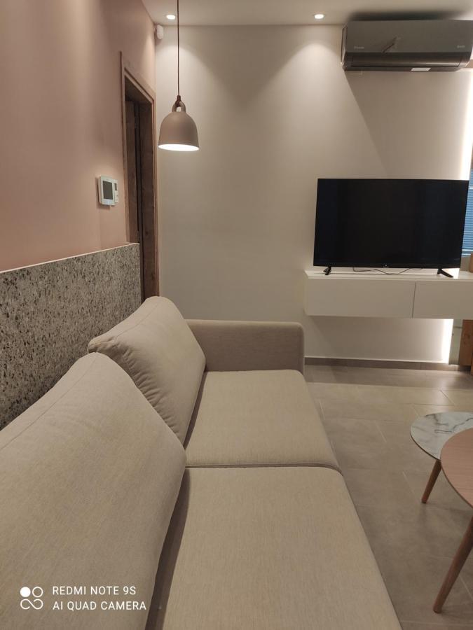 Pink Rose Luxury And Comfort Apartment At The Centre Of Preveza Exterior photo